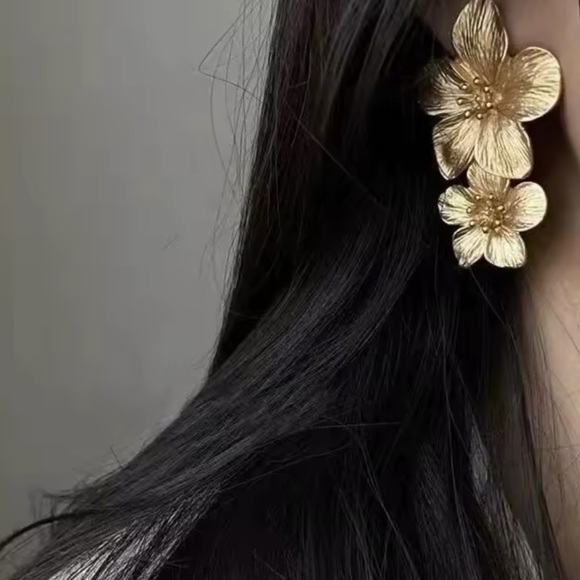 ZARA Super Silver Floral earrings - Picture 7 of 14